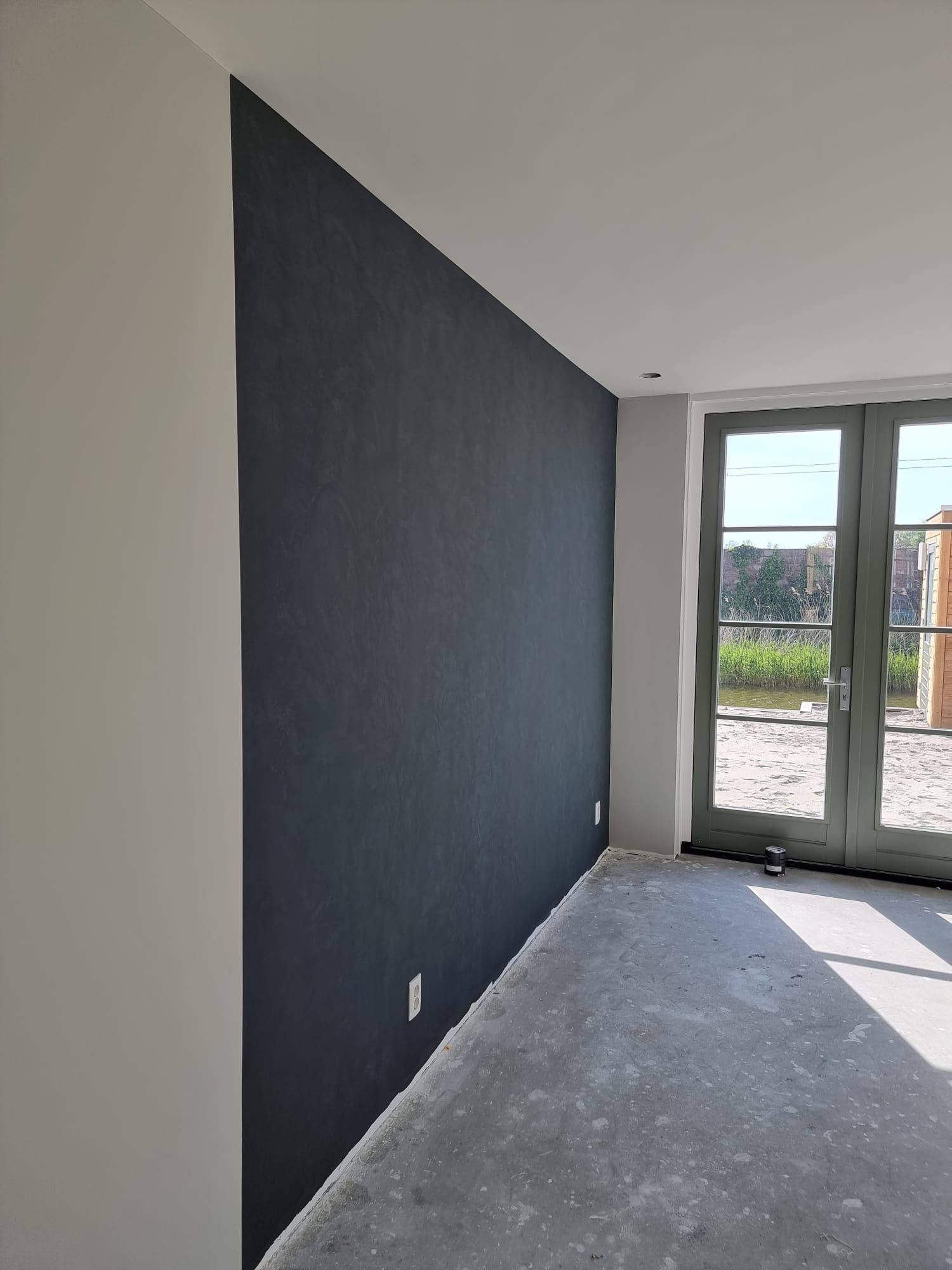 De kunst van baanloos sauswerk op kritieke wanden