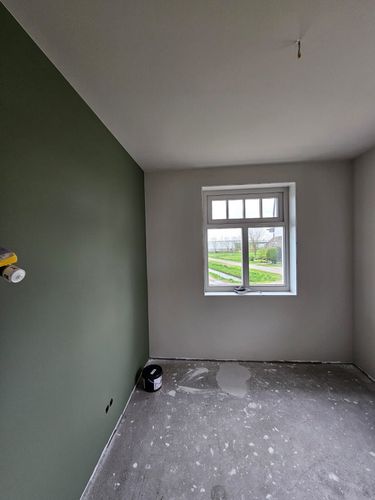 Haal buiten naar binnen met een sfeervolle groene accentwand