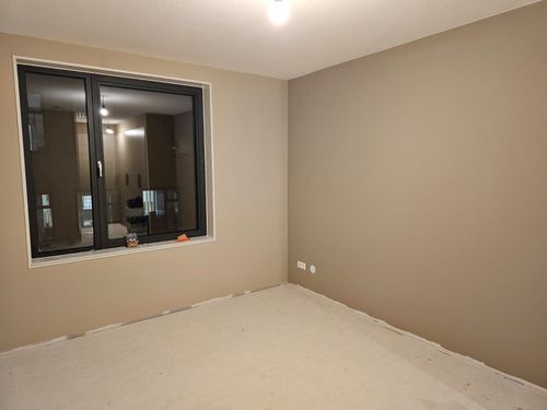 Warme elegantie: renovlies in een sfeervolle taupe-finish