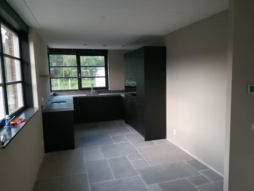 Van moderne keukens tot complexe zolderkappen: vakmanschap in elk detail