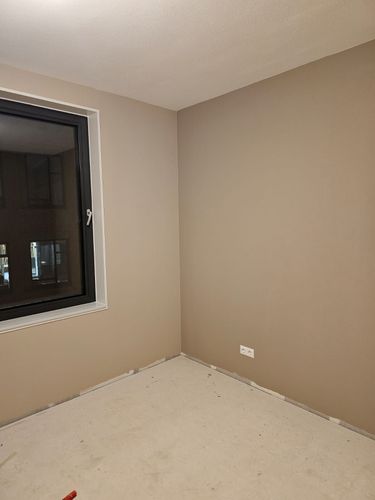 Warme elegantie: renovlies in een sfeervolle taupe-finish